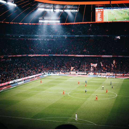 Allianz Arena Sponsor Lounge, München. Billede fra Unsplash af Dominik Hofbauer 