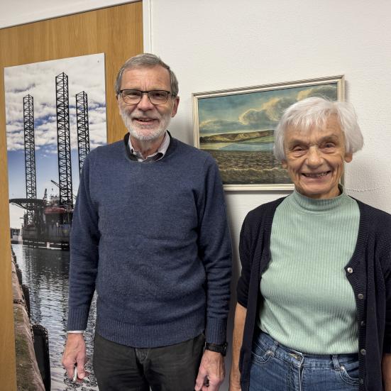 Formand for Lokalhistorisk Selskab for Hirtshals og omegn Jacob Madsen og arkivleder Sigrid Nedergaard. 