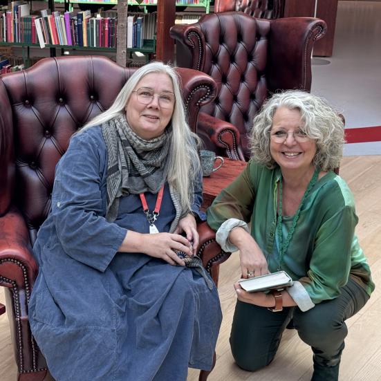 Pernille og Lone på Hjørring Bibliotek