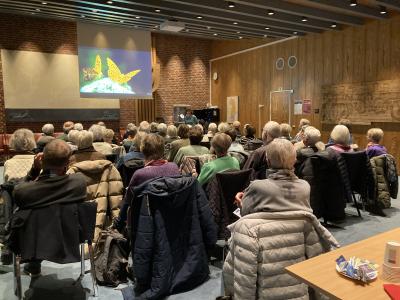 Liselotte Wiemer anbefaler bøger på Hirtshals Bibliotek