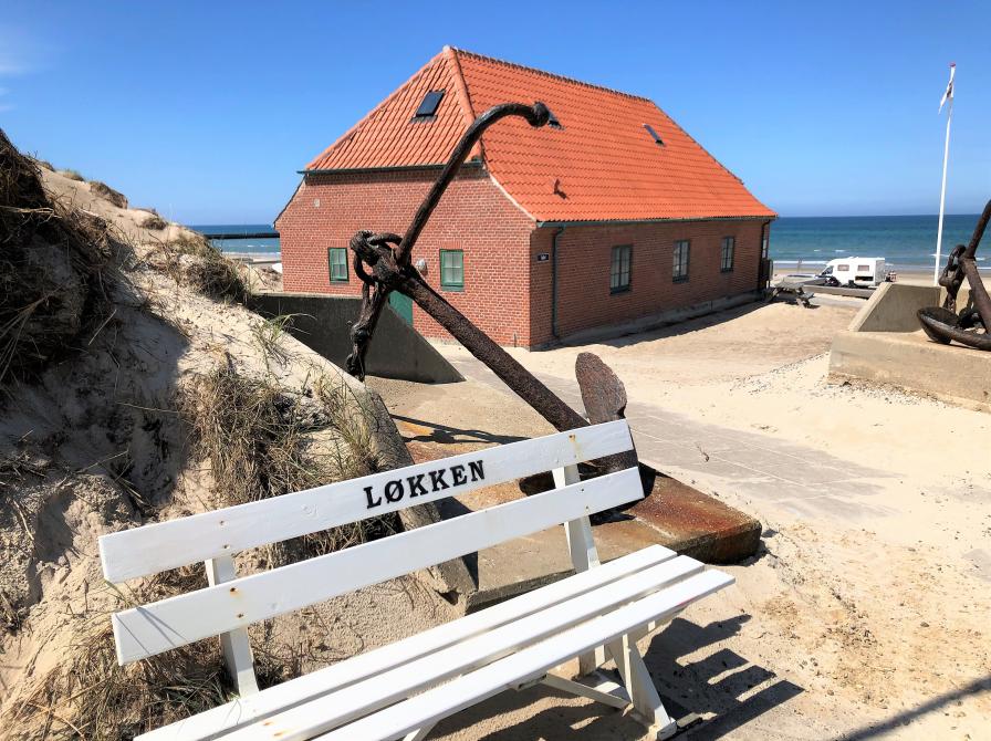 Billede af bænk ved Løkken strand